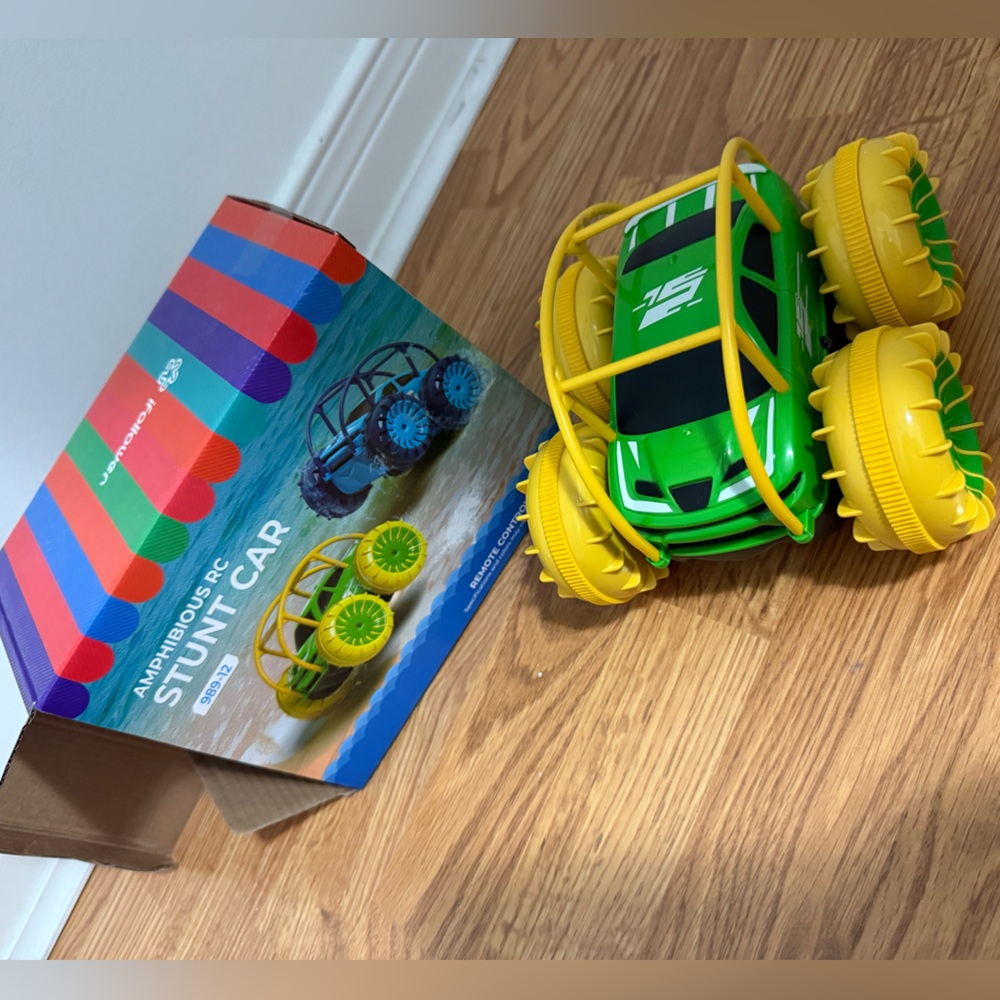 RC Stunt Car - Green and Yellow